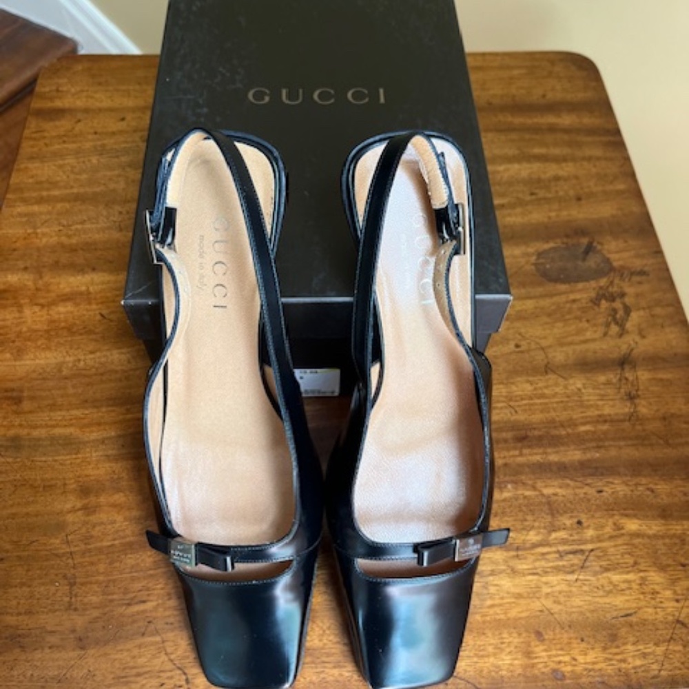 Black Gucci low-heeled sling back pumps